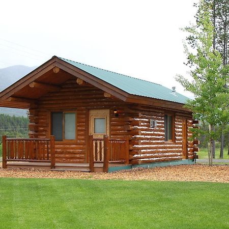 Silverwolf Log Chalets Coram Eksteriør billede