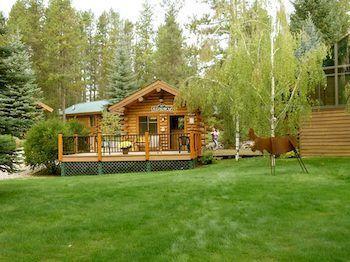 Silverwolf Log Chalets Coram Eksteriør billede