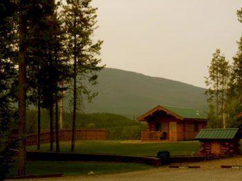 Silverwolf Log Chalets Coram Eksteriør billede