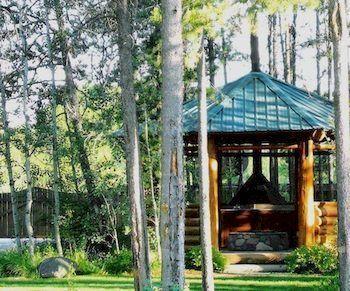 Silverwolf Log Chalets Coram Eksteriør billede
