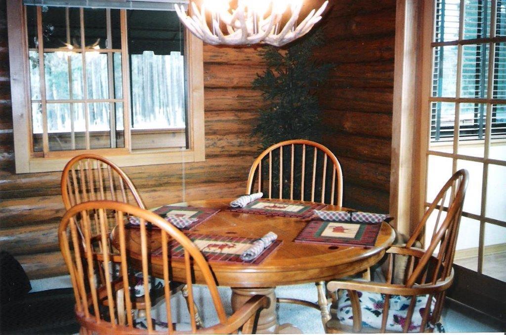 Silverwolf Log Chalets Coram Eksteriør billede