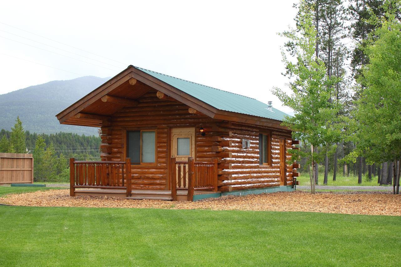 Silverwolf Log Chalets Coram Eksteriør billede